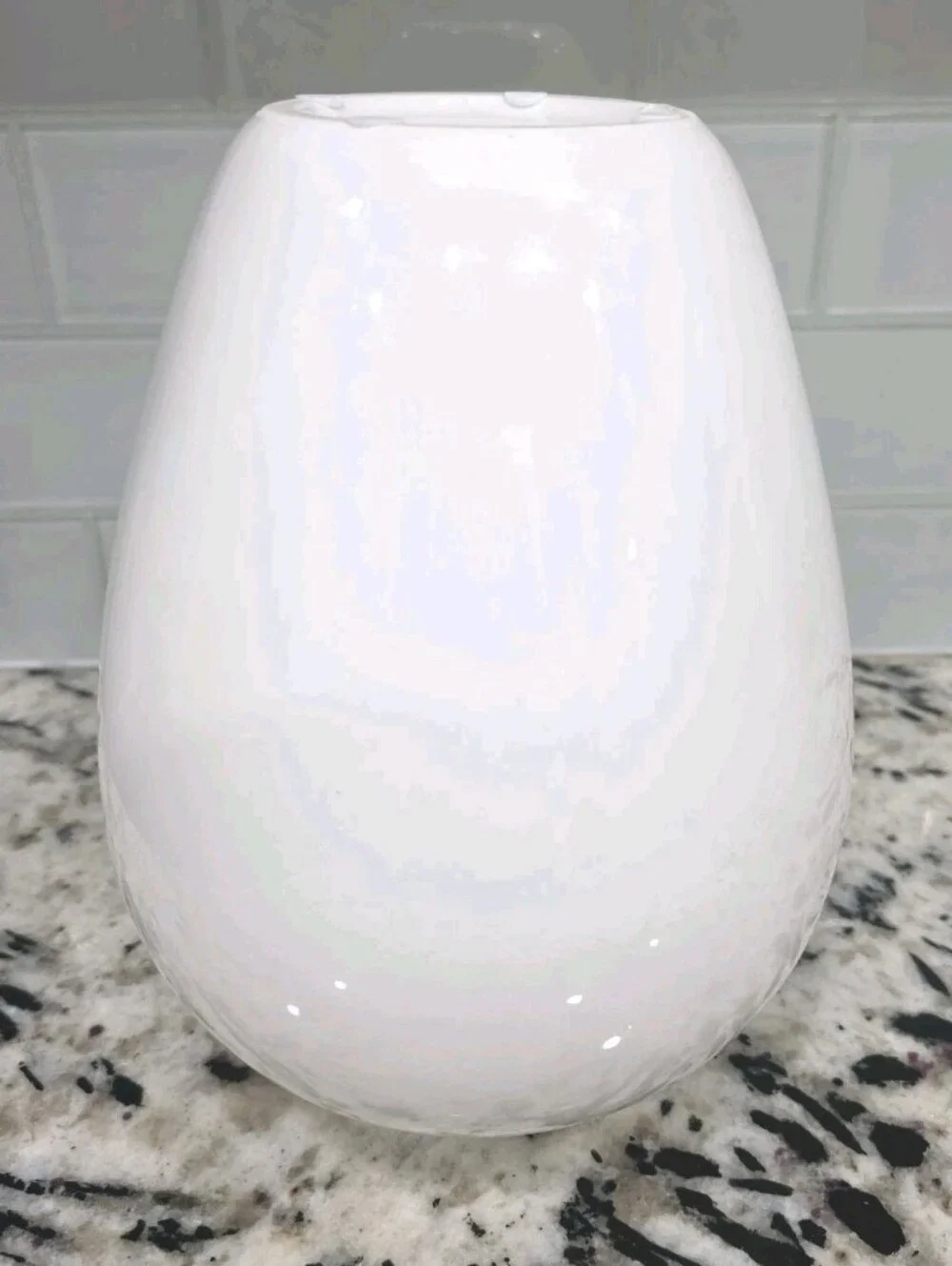 Glossy White Smooth Finish Ceramic Decorative Home Decor Floral Arrangement Vase